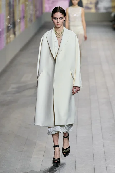 Look 13